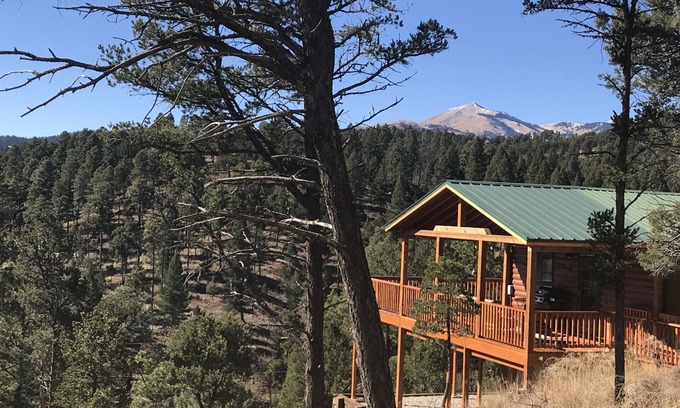 Ruidoso Cabina | Gran vista de Sierra Blanca, 7300 pies, cubierta nueva, bañera de hidromasaje, wifi, garaje para 2 autos, cerca de Ski