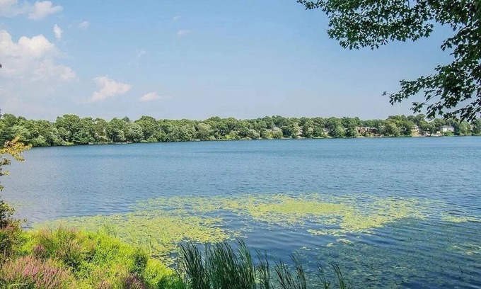 Warwick Casa | Beautiful Single Family house on Warwick Pond, Warwick, RI