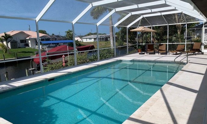 Cape Coral Villa | Beautiful south-facing pool villa on the saltwater canal in Cape Coral