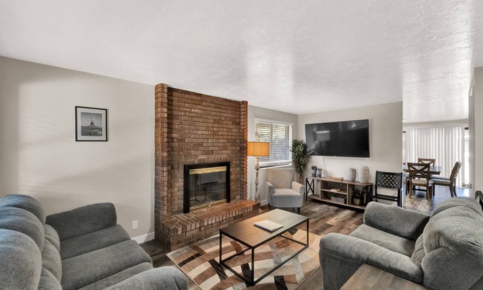 Canyon Rim Casa | Beautiful spacious twin home w/backyard in great SLC location!