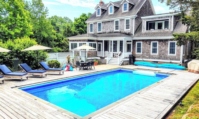 Shelter Island Heights Casa | Beautiful Spacious Traditional Home w/Pool, 2 minutes from Beaches, Golf, Tennis