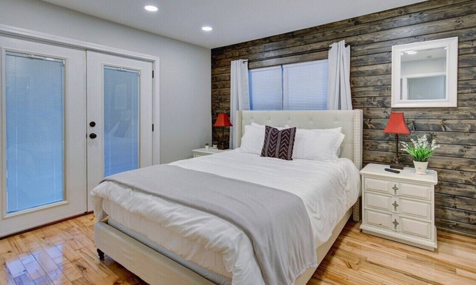 Bristol Casa | Beautiful Spacious 3 BR Home Near Shops & Hospital