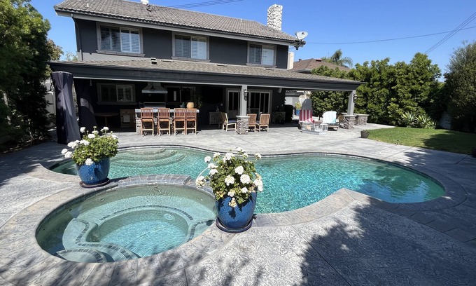 Orange Casa | Beautiful Spacious 4 Bdm home near Disney