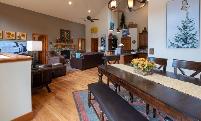 Aspen Brook Casa | Beautiful, Spacious, & Clean Family Home! Close to Rocky Mtn N.P., and YMCA