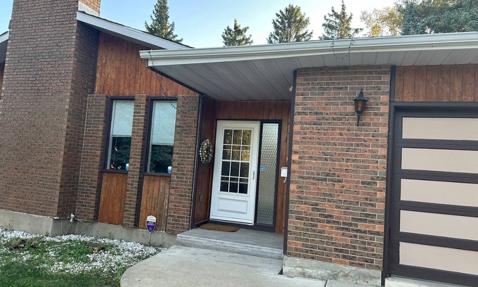 Saskatoon Casa | Beautiful spacious cozy private basement suite