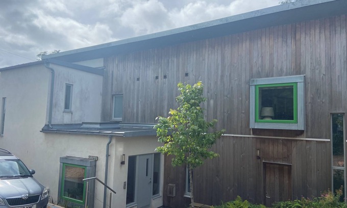 Totnes Casa | Beautiful spacious Eco Home in centre of Totnes, open plan living, large garden
