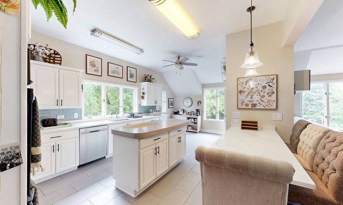 McHenry Casa | Beautiful, spacious home with mature landscaping, game room, & grill - dogs ok