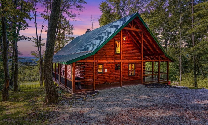 Carbon Hill Cabina | Beautiful ,spacious log cabin. Close to all the attractions in the Hocking Hills