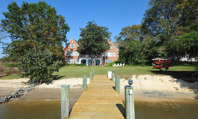 Chestertown Casa | Beautiful, spacious waterfront home, an easy walk to historic Chestertown