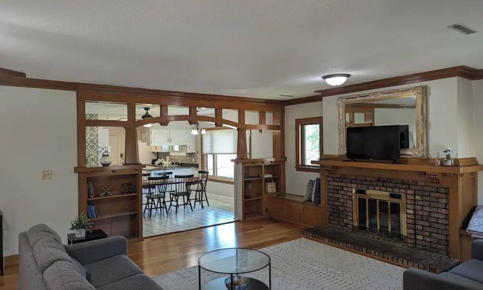 Des Moines Apartamento | Beautiful & Spacious 2nd Floor Apartment