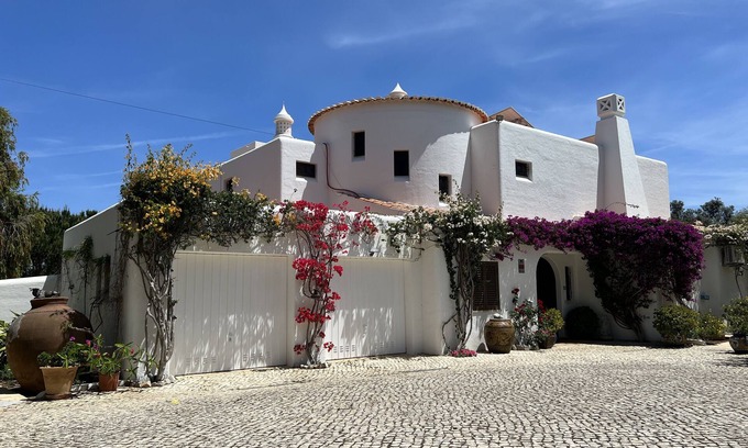 Lagoa e Carvoeiro Villa | Hermosa villa espaciosa, bien equipada, aire acondicionado, wifi, TV Inglés Gran piscina ..