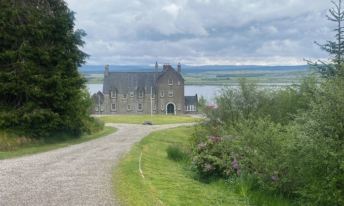 Lairg Casa | Beautiful Sporting Lodge on Rural Estate overlooking Loch and Deer park