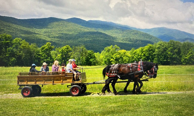 Moscow Complejo | Beautiful Stowe VT Resort--Deluxe Guesthouse Available for Peak Summer Week