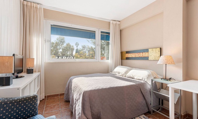 Pedregalejo Playa Apartamento | Bonito estudio apartamento en Málaga cerca de la playa con Wi-Fi