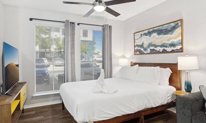 Coronado Hills Apartamento | Beautiful Studio in University Hills 3475