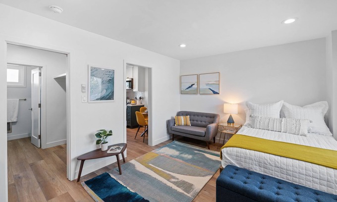 Palms Apartamento | Beautiful Studio in Mar Vista near huge park and Trader Joe's!