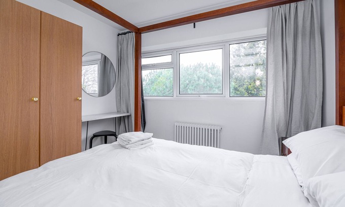 Epsom Apartamento | Beautiful Stylish Two Bedroom Apartment in Epsom!