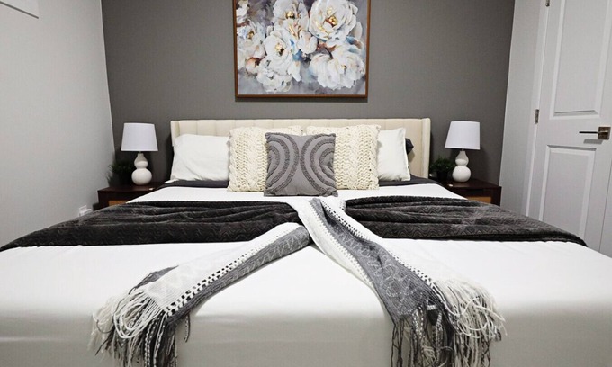 Southwest Edmonton Condominio | Beautiful Suite King Bed|Long Stays|Disney|Airport