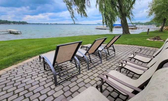 Coldwater Casa | Beautiful Sunset Views on Coldwater Lake!!