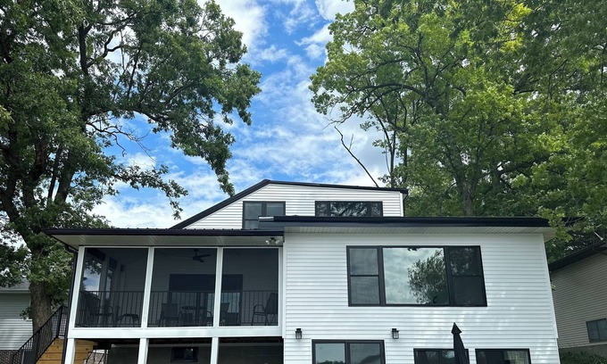 Markesan Casa | Beautiful Sunsets on Little Green Lake!