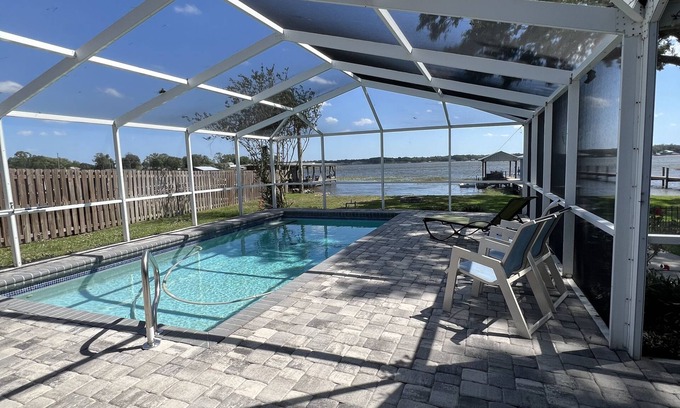 Summerfield Casa | Beautiful Sunsets with Pool & Dock on Lake Weir