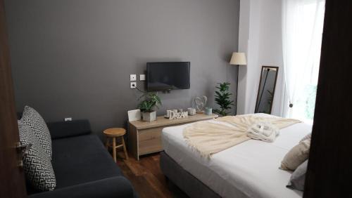 Loutraki Apartamento | Beautiful Sweet Brown apartment in the center