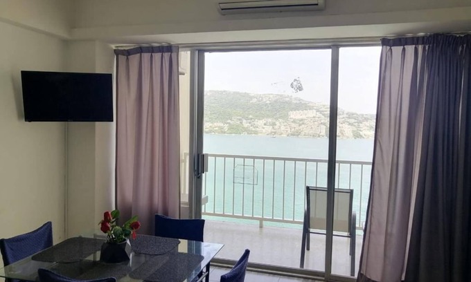 Club Deportivo Apartamento | Bonita Suite Twin Towers con balcón e impresionantes vistas al mar