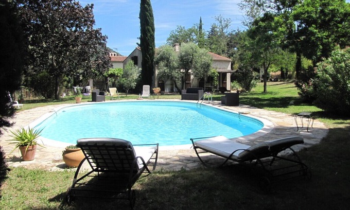 Le Beausset Cabaña | Beautiful T3 gite in the heart of the vineyards 10 minutes from the beach