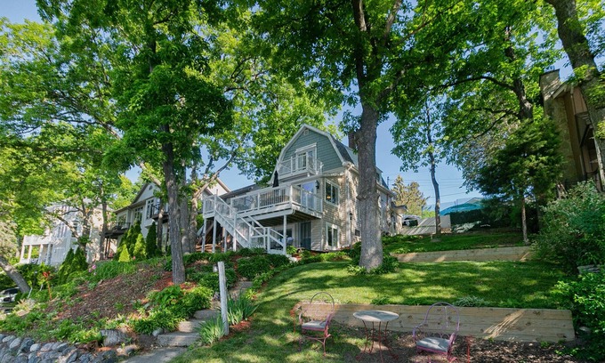 Point Comfort Okauchee Casa | Beautiful THREE bedroom, 2.5 bath Lake Home!!