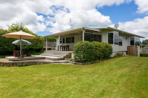 Taupo Casa | Beautiful Three Bedroom Home with Lake Views