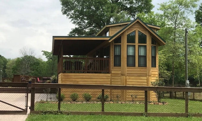 Cleveland Cabina | Beautiful Tiny Home / 25 Marlene