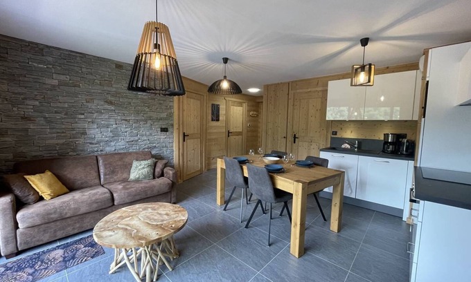 Saint-Sorlin-d'Arves Apartamento | Beautiful top of the range 4-person flat in the heart of the village