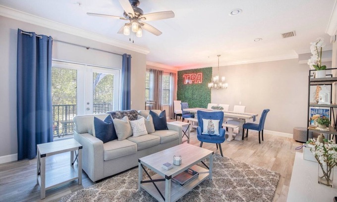 SoHo Casa | Beautiful Townhome in South Tampa / Hyde Park