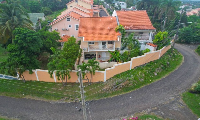 Havendale Casa | Beautiful Townhouse in Gated Kingstons Haven