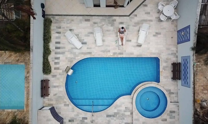 Riviera de Sao Lourenco Casa | Bonita casa adosada con aire acondicionado, piscina, jacuzzi separado y una cascada