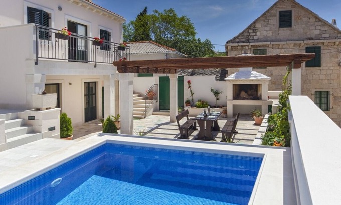 Povlja Villa | Hermosa villa tradicional de piedra dálmata, piscina privada y vistas al mar, a solo 200 metros de la playa.