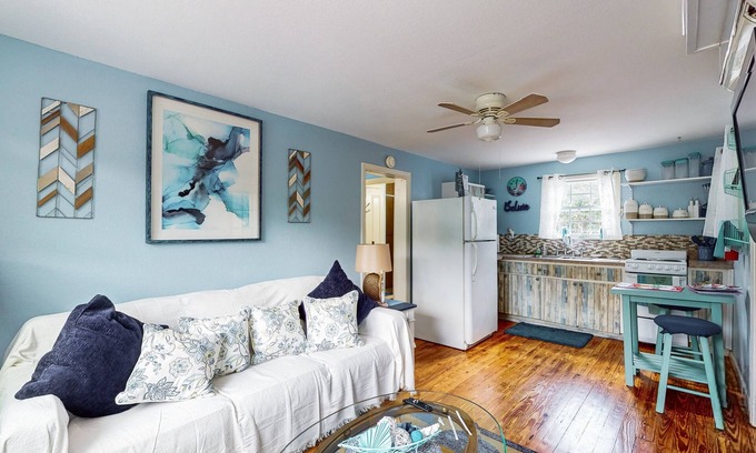Chassahowitzka Casa | Beautiful triplex w/cable, washer/dryer, & board games