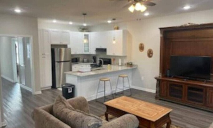 Mount Pleasant Casa | Beautiful two bedroom two bathroom townhouse
