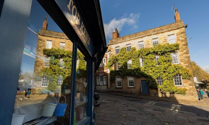Wirksworth Cabaña | Beautiful two-bedroom stone cottage in Wirksworth, Derbyshire, Pet Friendly