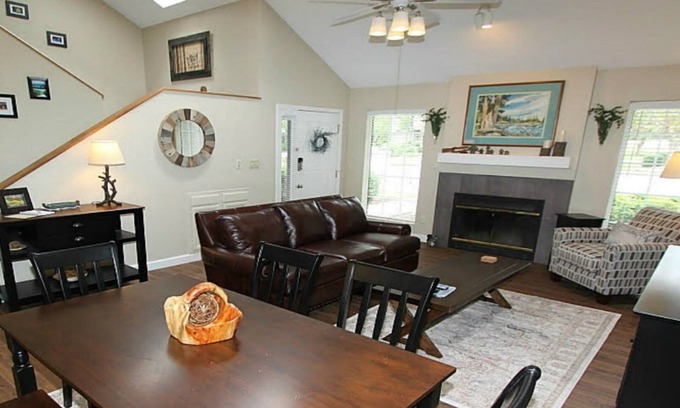 Tellico Village Casa | ¡NUEVO LISTADO! ¡HERMOSO APARTAMENTO DE DOS HISTORIAS en TELLICO VILLAGE GOLF RESORT!