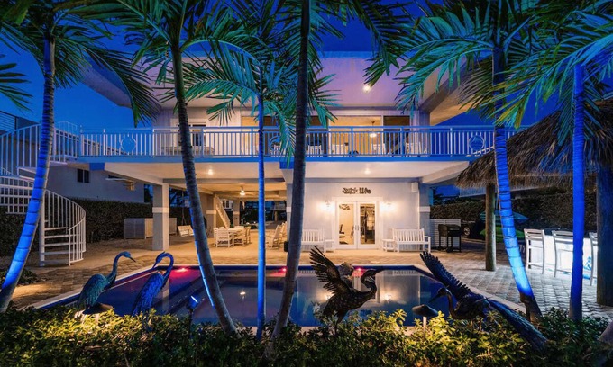 Lower Matecumbe Key Casa | Beautiful two- story beach house
