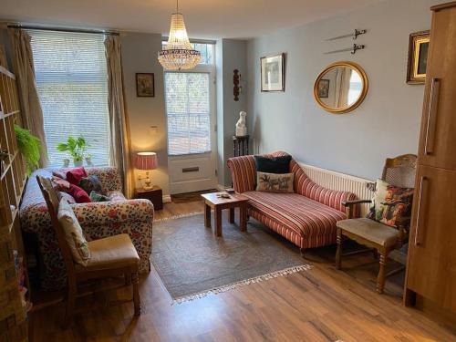 Macclesfield Apartamento | Beautiful & unique riverside town centre apartment