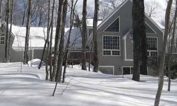 West Dover Casa | Beautiful, upscale skier & leafer sanctuary at Mount Snow - Pet Friendly !