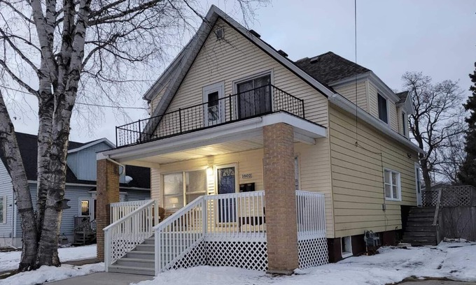 Two Rivers Apartamento | Beautiful upstairs apartment.