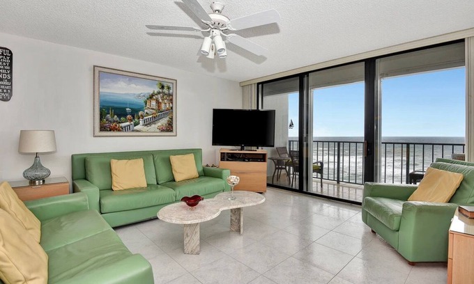 Bridgeport Heights Condominio | Beautiful two bedroom condo