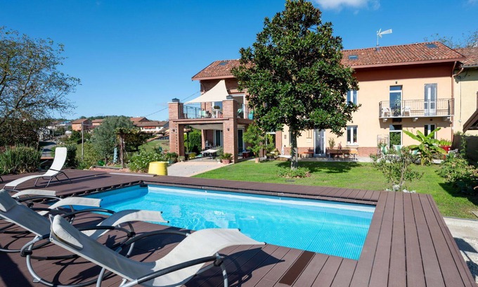 San Damiano dʼAsti Casa | Preciosa casa de vacaciones para 10 personas con A/C, WIFI, piscina privada, patio y aparcamiento