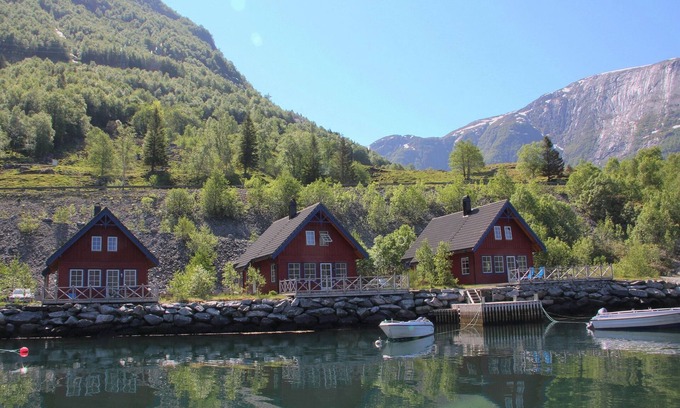 Mauranger Casa | Beautiful vacation home on the fjord in Norway - motorboat 20 + 25 hp can be rented separately.