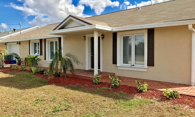 Warm Mineral Springs Apartamento | Hermosa propiedad de vacaciones a pocos pasos de Springs
