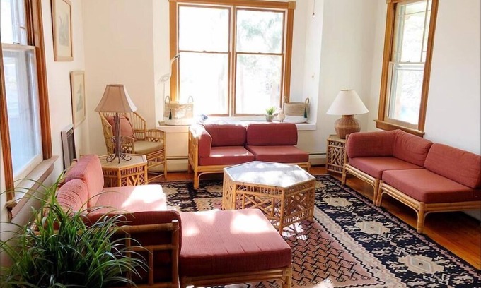 Barnegat Light Casa | Beautiful Victorian Home on Ocean Side.
