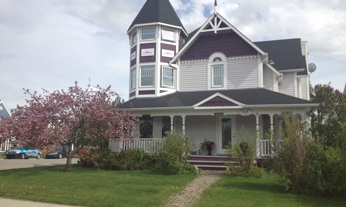 Okotoks Casa | Hermosa historia victoriana 2